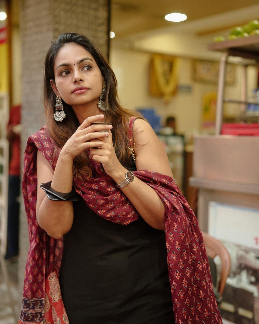 CLASSY HANDLOOM A LINE KURTI PANT DUPATTA WITH BOTH SIDES POCKETS