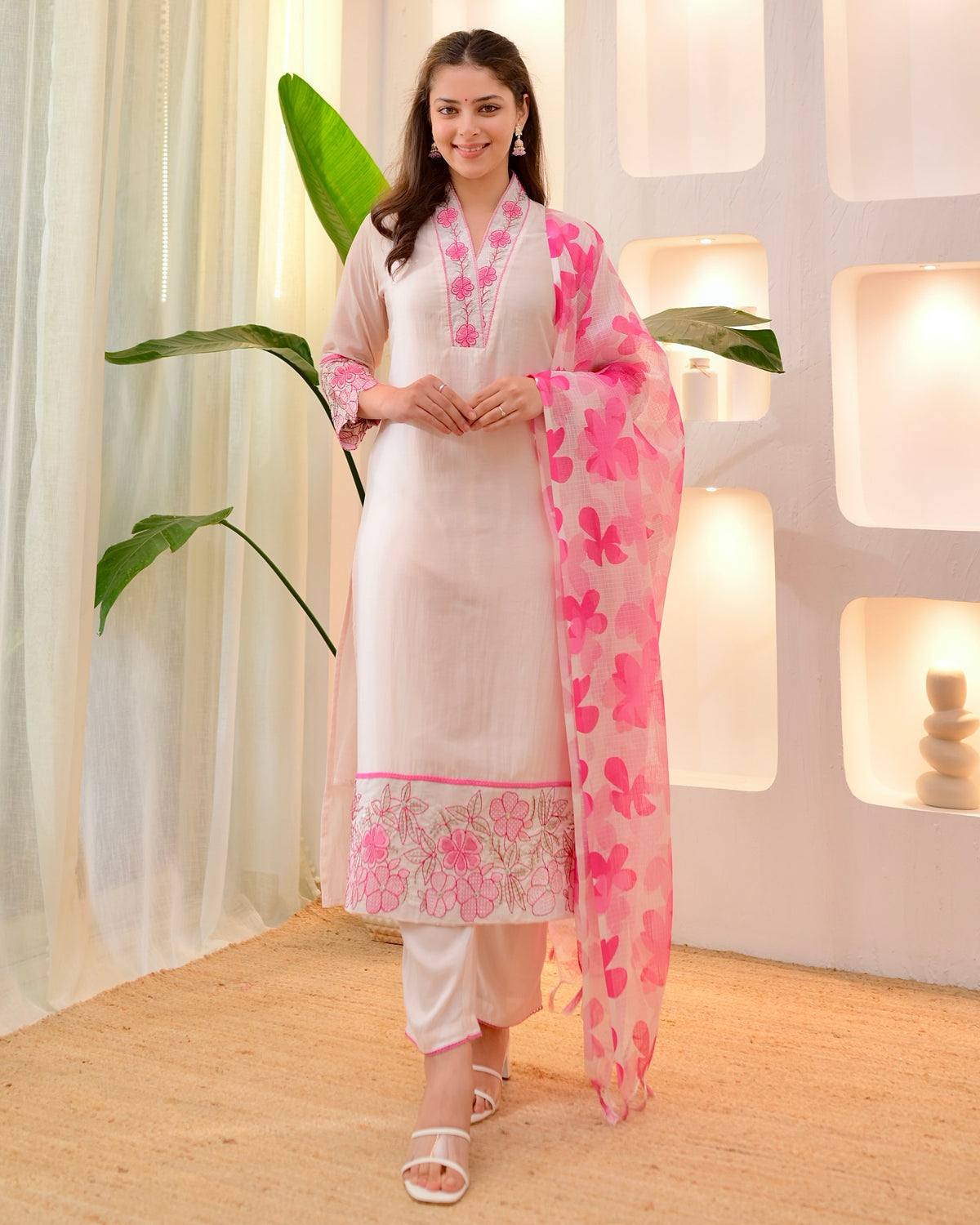BLUSH PINK FLORAL THREADWORK KURTA PANT DUPATTA SUIT