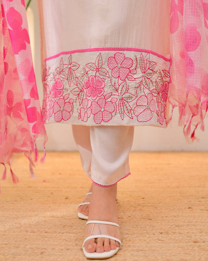 BLUSH PINK FLORAL THREADWORK KURTA PANT DUPATTA SUIT