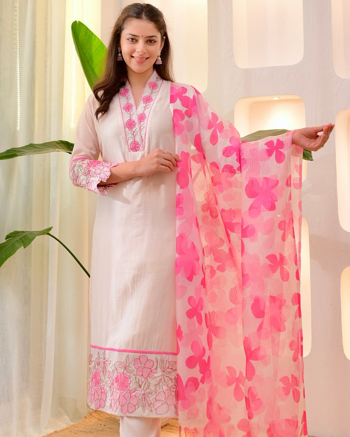 BLUSH PINK FLORAL THREADWORK KURTA PANT DUPATTA SUIT