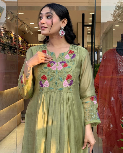 Women Green Cotton Embroidery Kurta Pant and Organza Dupatta set